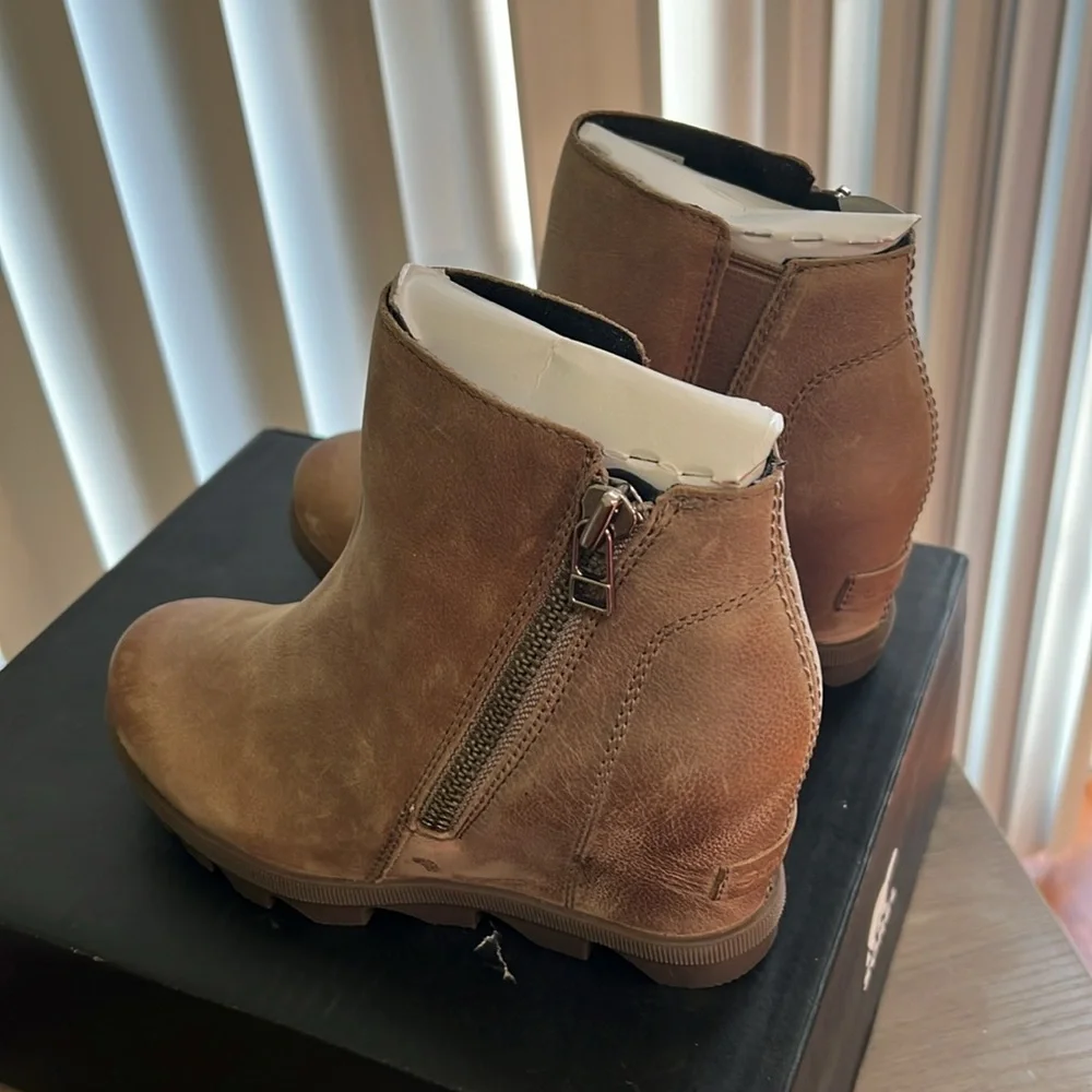 Sorel Women's Joan of Arctic Wedge II Zipper Fashion Boot Size 5